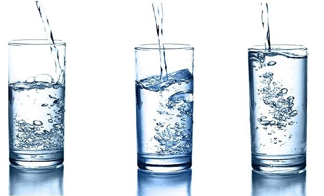 Сколько воды в стакане?