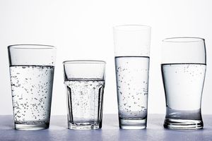 Сколько воды в стакане